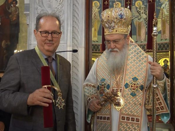 Περιφερειάρχης Πελοποννήσου: Τιμήθηκε με το ανώτερο παράσημο της Μητρόπολης Κορίνθου