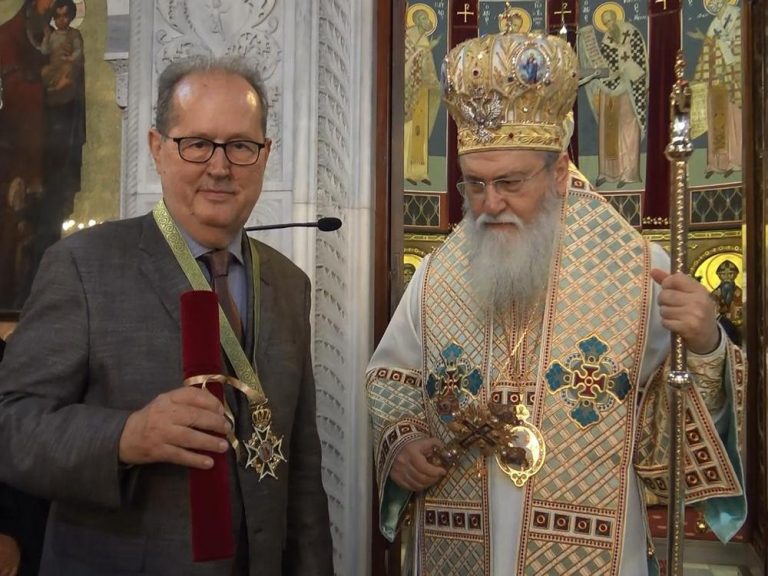 Περιφερειάρχης Πελοποννήσου: Τιμήθηκε με το ανώτερο παράσημο της Μητρόπολης Κορίνθου