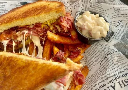 Σάλος στην Βρετανία με το «Cheesus Christ» – Το σάντουιτς που έφερε… αναταραχές