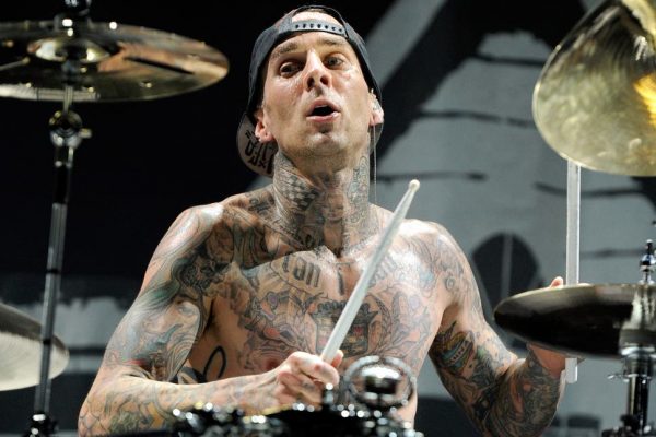 Τράβις Μπάρκερ: Συνεχίζει να νοσηλεύεται – Τα νεότερα για την υγεία του