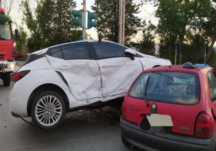 Θεσσαλονίκη: Τροχαίο ατύχημα στη Θέρμη – Δύο τραυματίες, ο ένας σοβαρά