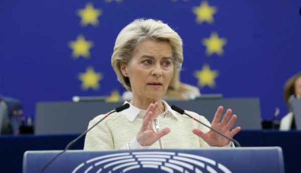 Ε.Ε: Η Ρωσία μας εκβιάζει και χρησιμοποιεί το φυσικό αέριο ως όπλο, λέει η Ούρσουλα φον ντερ Λάιεν