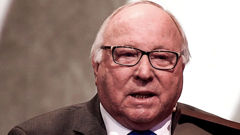 Ούβε Ζέελερ: Το παγκόσμιο ποδόσφαιρο θρηνεί την απώλεια του Γερμανού θρύλου