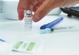 Κοροναϊός: Στη μάχη με «διδύναμα» εμβόλια