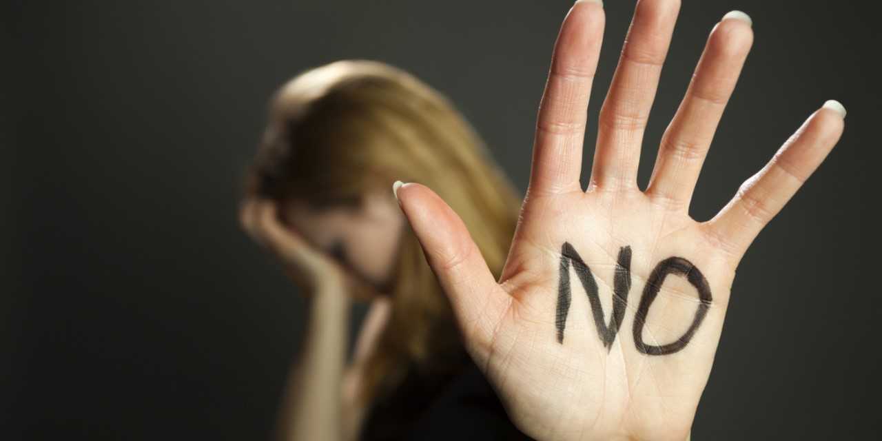 Σέριφος: Συγκλονίζει η 23χρονη που καταγγέλλει ομαδικό βιασμό - «Με τραβούσαν από τα χέρια...»