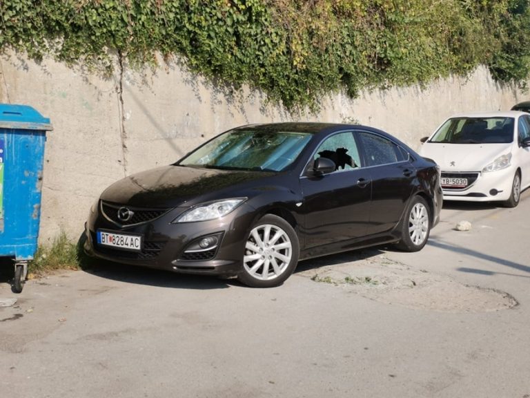 Β. Μακεδονία: Επίθεση και ζημιές σε αυτοκίνητα με «μακεδονικές» πινακίδες στη Χαλκιδική