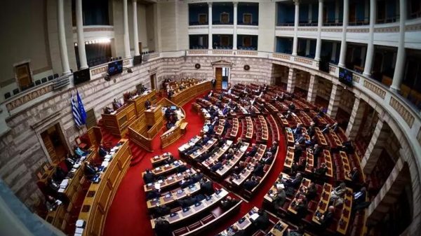 Μηταράκης: H χούντα δεν έπεσε όταν έγινε το Πολυτεχνείο