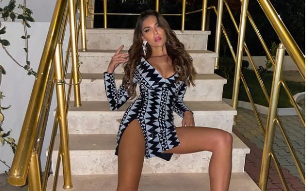 Βρισηίδα Ανδριώτου: Αυτές οι πόζες της  θα σας κάνουν να… ξεχάσετε και το όνομά σας