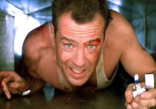 Συγκινητική εμφάνιση Μπρους Γουίλις – Ανέβηκε σε θρυλική ταράτσα για να γιορτάσει τα 34 χρόνια του «Die Hard» [Βιντεο]