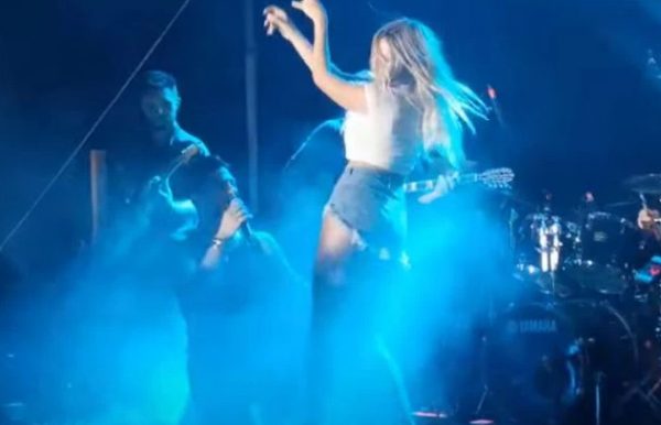 Nafsica: Σηκώθηκε να χορέψει και «αρρώστησε» τους πάντες