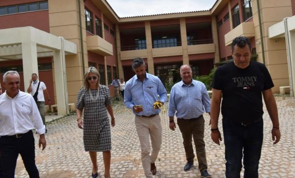 Η Υφυπουργός Παιδείας Ζέττα Μακρή ξεναγήθηκε στο νέο Ειδικό Γυμνάσιο Φυλής