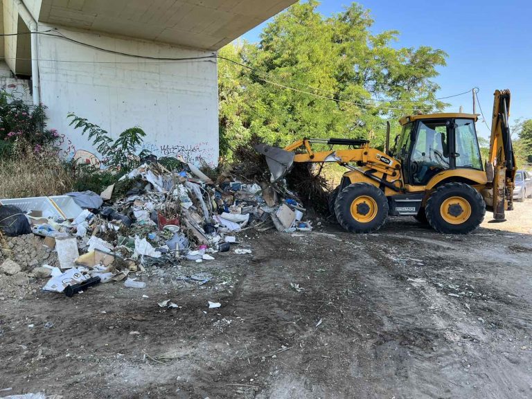 Δεν πάει άλλο στο Δήμο Κατερίνης με τα απορρίμματα και τα μπάζα που γεμίζουν τον τόπο