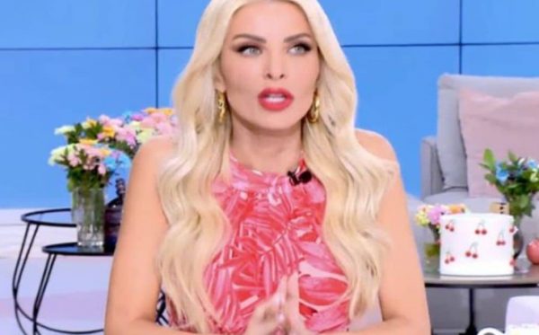 Κατερίνα Καινούργιου: Απίστευτη χυδαιότητα στον αέρα της εκπομπής της – «Κλείστε, κλείστε! Τεχνικό λάθος!»