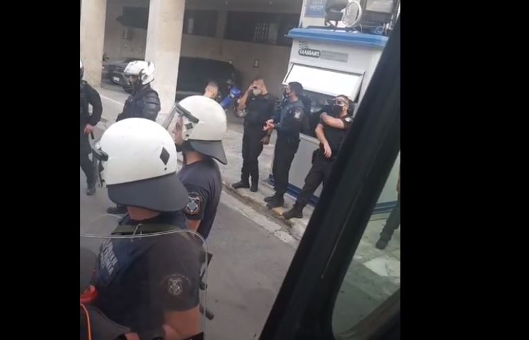 Υγειονομικοί: Προσαγωγές έξω από το σπίτι του Πρωθυπουργού