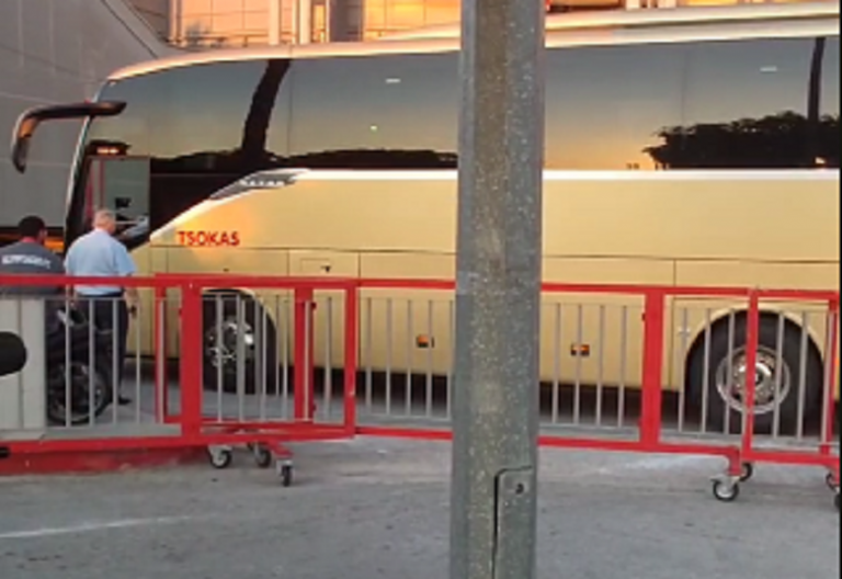 H άφιξη της Μακάμπι Χάιφα στο Καραϊσκάκη – Δείτε το βίντεο