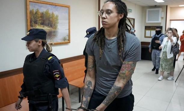 Μπρίτνεϊ Γκράινερ: Ανταλλαγή της με «έμπορο θανάτου» προτείνει η Ουάσιγκτον