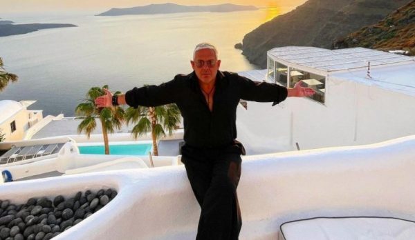 Τάσος Δούσης: 20 κανόνες συμπεριφοράς που πρέπει να ξέρουν όλοι για τις διακοπές τους