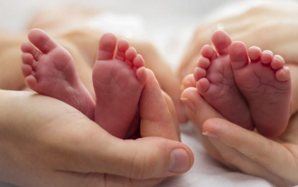 Ρόδος: Καταγγελία για σεξουαλική κακοποίηση 5χρονων αδελφών από τη νονά τους