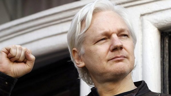 Τζούλιαν Ασάνζ: Οι δικηγόροι του κατέθεσαν μήνυση εναντίον της CIA