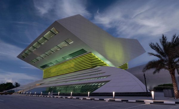 Ντουμπάι: Εντυπωσιακή βιβλιοθήκη σε σχήμα ανοιχτού βιβλίου