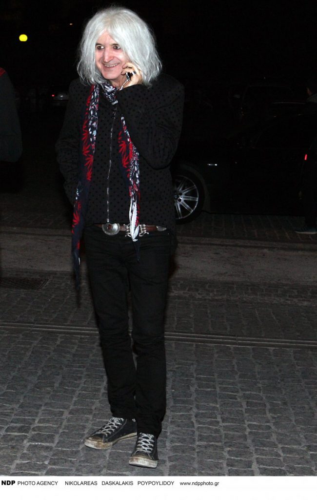 Νίκος Καρβέλας: Πήγε γήπεδο σαν ροκ σταρ και το Twitter «τρελάθηκε»