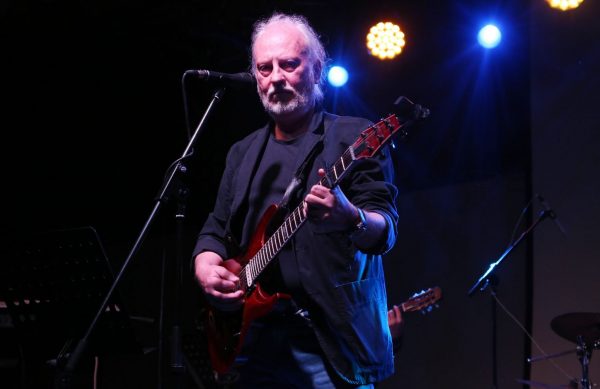 Ρόμπερτ Ουίλιαμς: Αυτήν την ώρα η κηδεία του τραγουδιστή – Η επιθυμία της οικογένειάς του