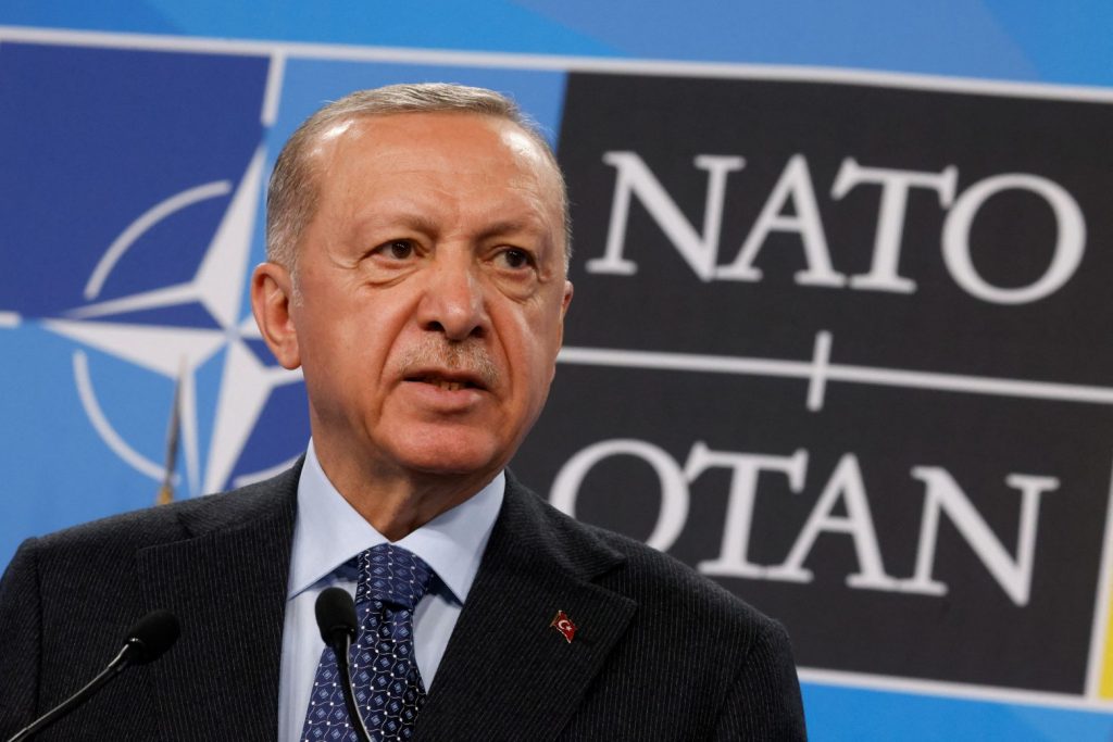 Politico για Τουρκία: Ένας δύσκολος αλλά σημαντικός σύμμαχος του ΝΑΤΟ