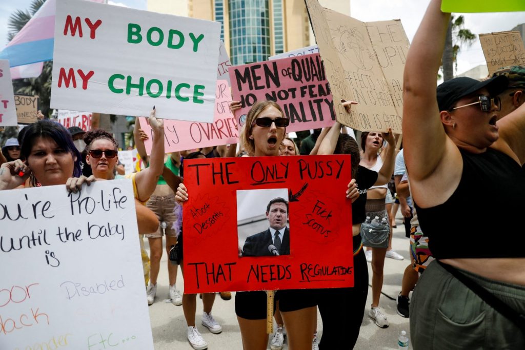 Άμβλωση: Νέο διάταγμα Μπάιντεν επιχειρεί να παρακάμψει την απόφαση του Ανώτατου Δικαστηρίου