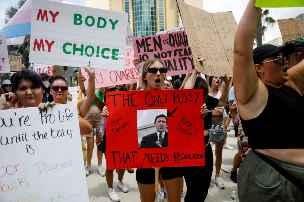 Άμβλωση: Νέο διάταγμα Μπάιντεν επιχειρεί να παρακάμψει την απόφαση του Ανώτατου Δικαστηρίου