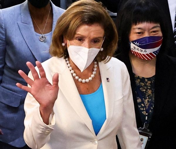 Πελόζι: Αναχώρησε από την Ταϊβάν – Η ένταση παραμένει