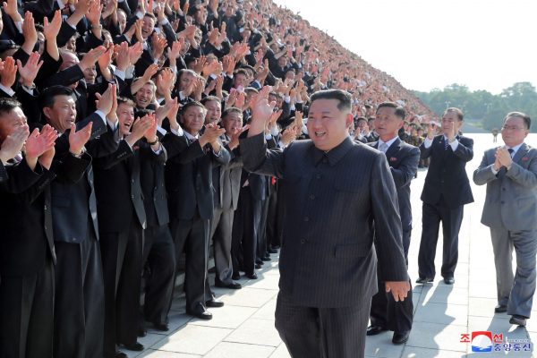 Βόρεια Κορέα: Ο Κιμ Γιονγκ Ουν «νίκησε» τον κοροναϊό – Νόσησε και ο ίδιος
