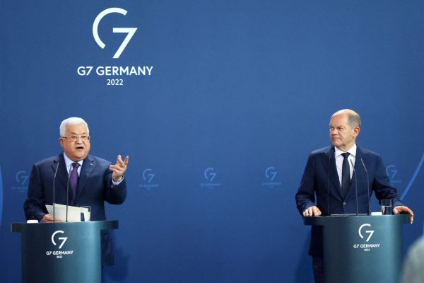Γερμανία: Έρευνα από την αστυνομία σε βάρος του παλαιστίνιου προέδρου Αμπάς για «υποκίνηση μίσους» μετά τις δηλώσεις για το Ολοκαύτωμα