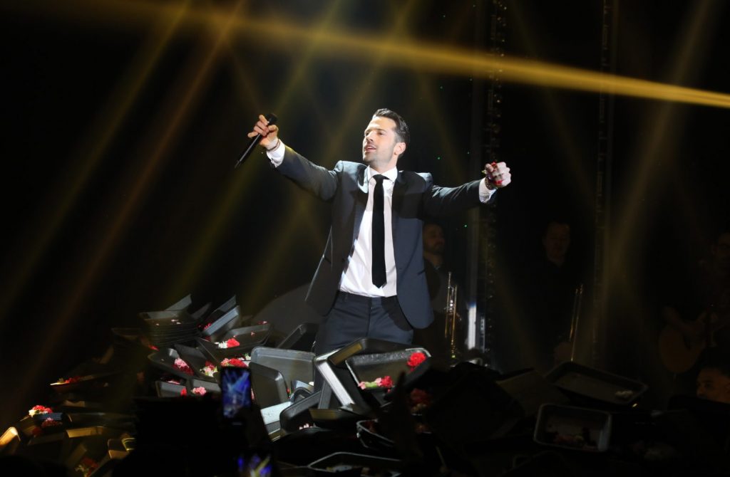 Κωνσταντίνος Αργυρός: Εντυπωσιακή συναυλία με πάνω από 25.000 θεατές