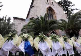 Ρόμπερτ Ουίλιαμς: Θλίψη στο ύστατο «χαίρε» – Ντυμένη στα λευκά η κόρη του