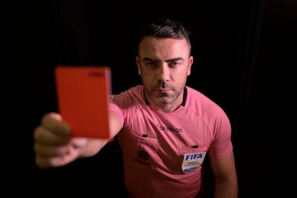 «Υπάρχουν πολλοί ομοφυλόφιλοι στο ποδόσφαιρο. Υπάρχουμε και μας αξίζει να μιλάμε γι’ αυτό»