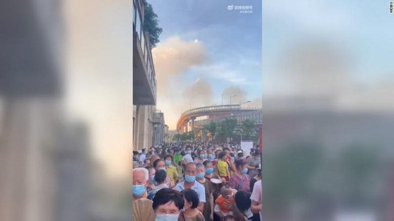 Κίνα: Εκατομμύρια στήθηκαν σε ουρές για να υποβληθούν σε τεστ κοροναϊού εν μέσω καύσωνα