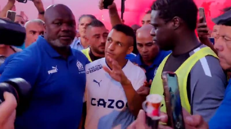 Πανικός στην υποδοχή του Αλέξις Σάντσες από οπαδούς της Μαρσέιγ