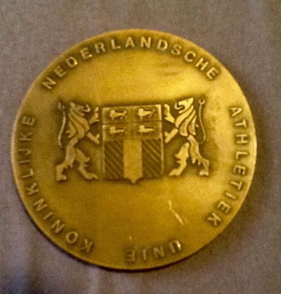 Ο Βασίλης Παπαδημητρίου πουλάει το μετάλλιό του για να βοηθήσει τον φίλο του, Νίκο Αντωνιάδη