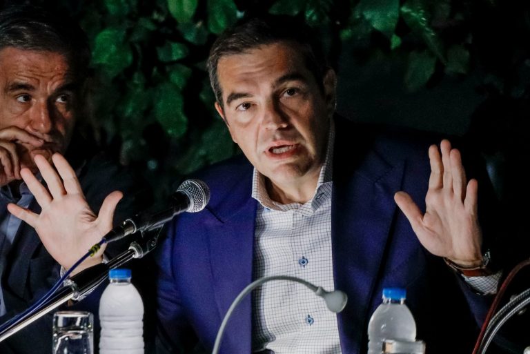 Τσίπρας: Κυβερνούν με ψέματα, ελεγχόμενη ενημέρωση και παράνομες παρακολουθήσεις