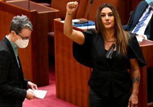 Αυστραλία: «Αποικιοκράτισσα» αποκάλεσε τη βασίλισσα Ελισάβετ αυτόχθων γερουσιαστής κατά την ορκωμοσία της