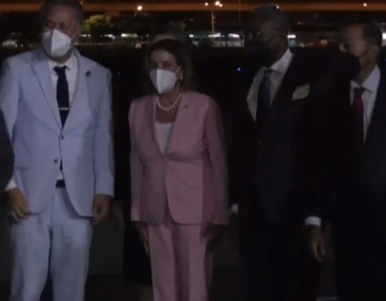 Ταϊβάν: Έφτασε η Νάνσι Πελόζι στην Ταϊπέι