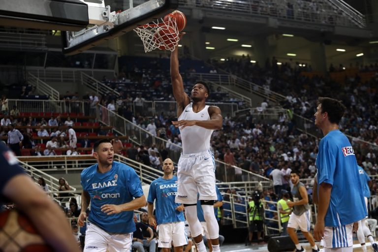 Ελλάδα – Ισπανία: Αποθέωση για τον Γιάννη από 15.000 κόσμο στο ΟΑΚΑ [Vid]