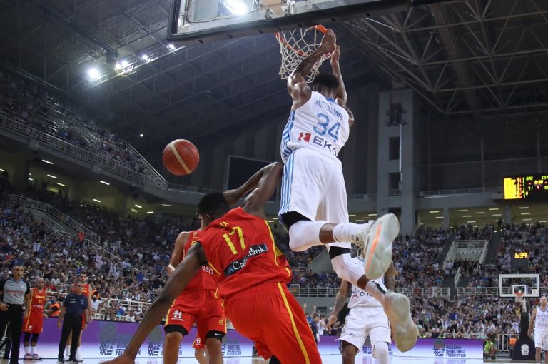 Αντετοκούνμπο: Ασταμάτητος ο Γιάνναρος – Έβαλε στα καλάθια τους Ισπανούς [Vids]