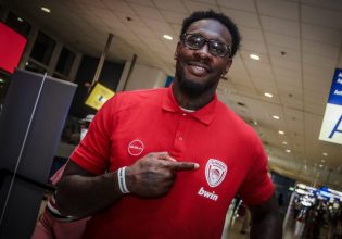 Ολυμπιακός: Στην Ελλάδα και ο Μπλακ (vid)