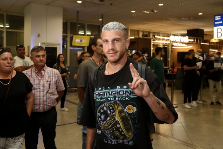 Ολοκληρώνει το «μπαμ» ο Θρύλος: Στην Αθήνα ο Μπιέλ – «Έπαιξε σημαντικό ρόλο το όνομα του Ολυμπιακού»