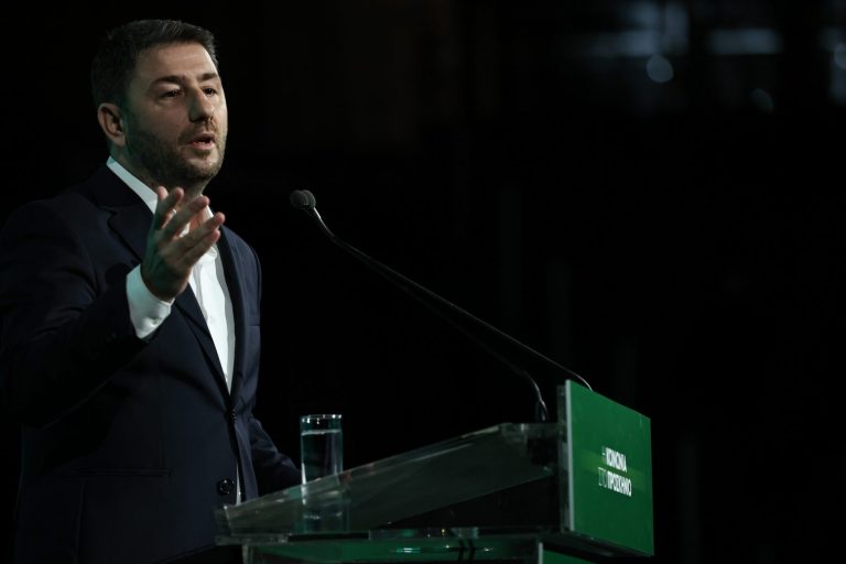 Η υπόθεση των παρακολουθήσεων γεννά ρήγματα στο πολιτικό σκηνικό