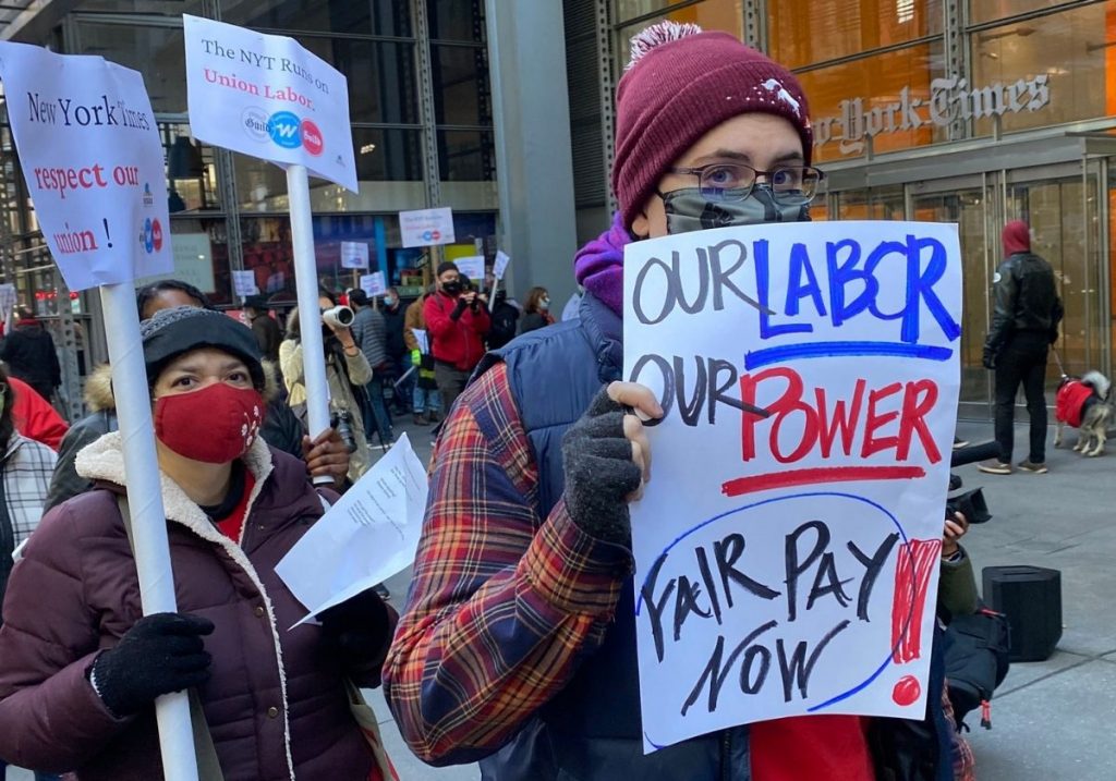 Μπέρνι Σάντερς: Ο κόσμος έχει κουραστεί να τον αγνοούν, ενώ οι πλούσιοι γίνονται πλουσιότεροι