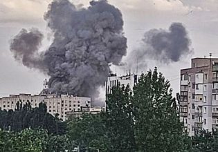 Ουκρανία: Χωρίς ηλεκτρικό και νερό η πόλη Νόβα Καχόφκα, την οποία σφυροκοπούν οι ουκρανικές δυνάμεις