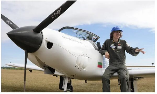 Βρετανία: Ένας 17χρονος πιλότος πέταξε σόλο γύρω από τον κόσμο