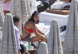 Ελέτρα Λαμποργκίνι: Στη Μύκονο η χρυσή κληρονόμος – Άναψε «φωτιές» με τις σέξι πόζες της